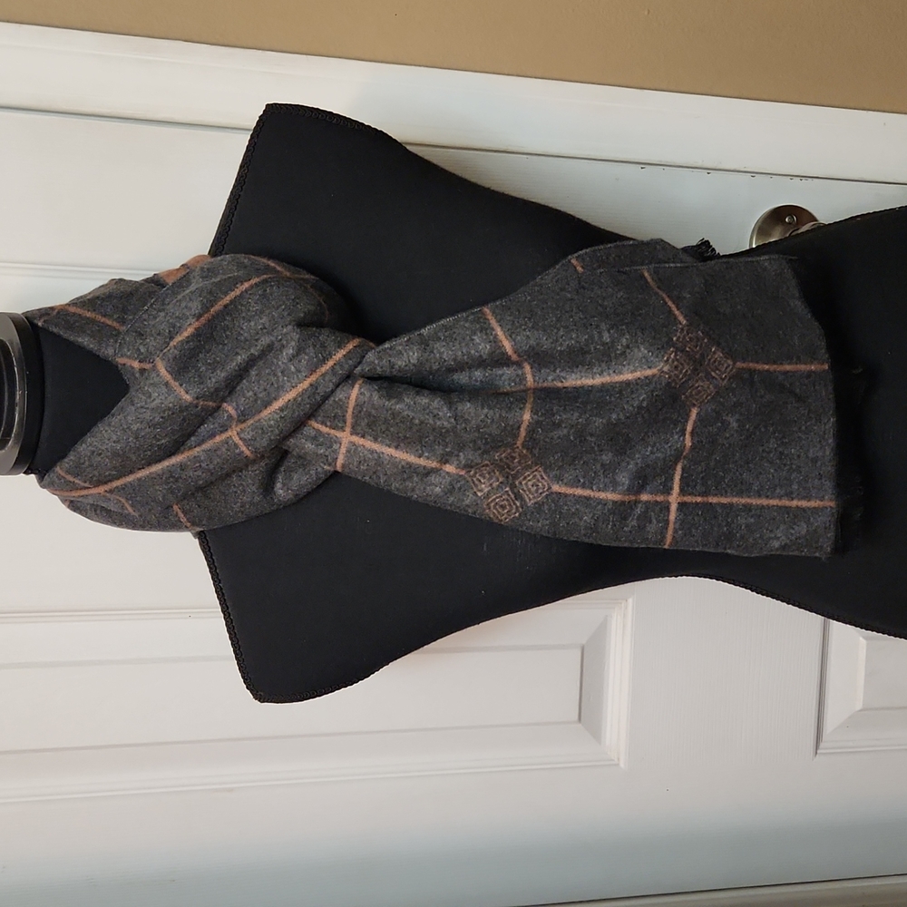 Reversible scarf